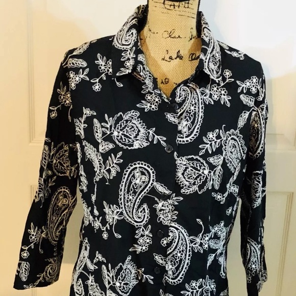 Beautiful Embroidered Button Front Black Blouse M - Picture 1 of 3